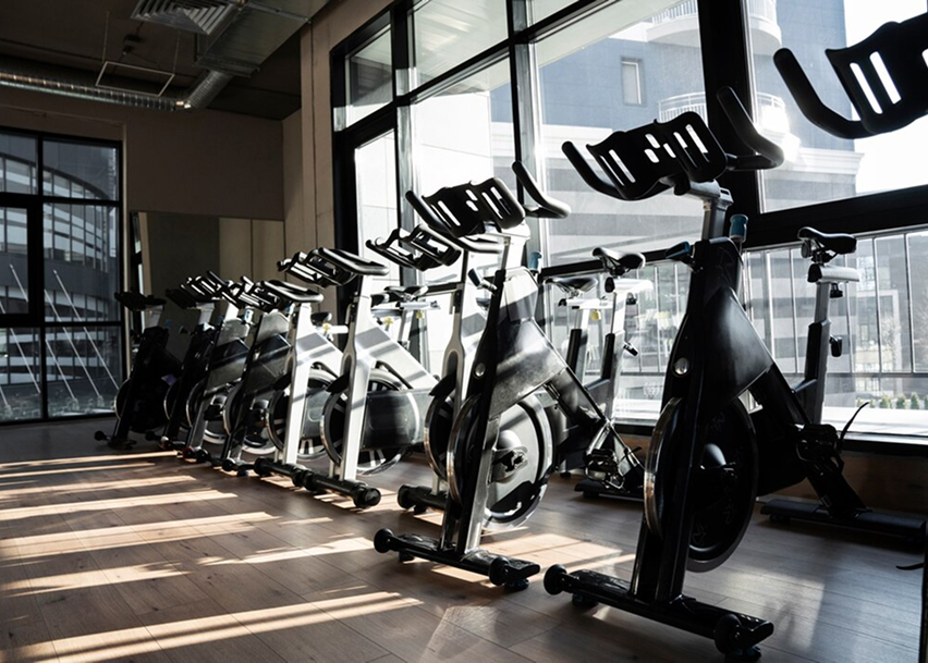 Велотренажеры в зале